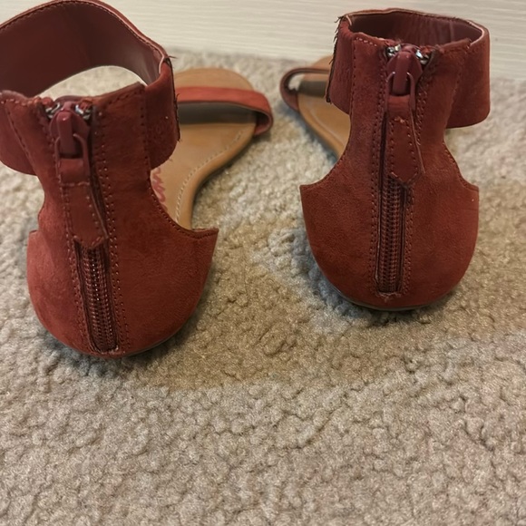 excellent used condition American Rag  orange/red suede sandals - Picture 5 of 6